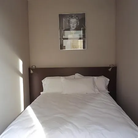 Szálloda Carolina 2*