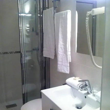 Hotel Carolina 2*
